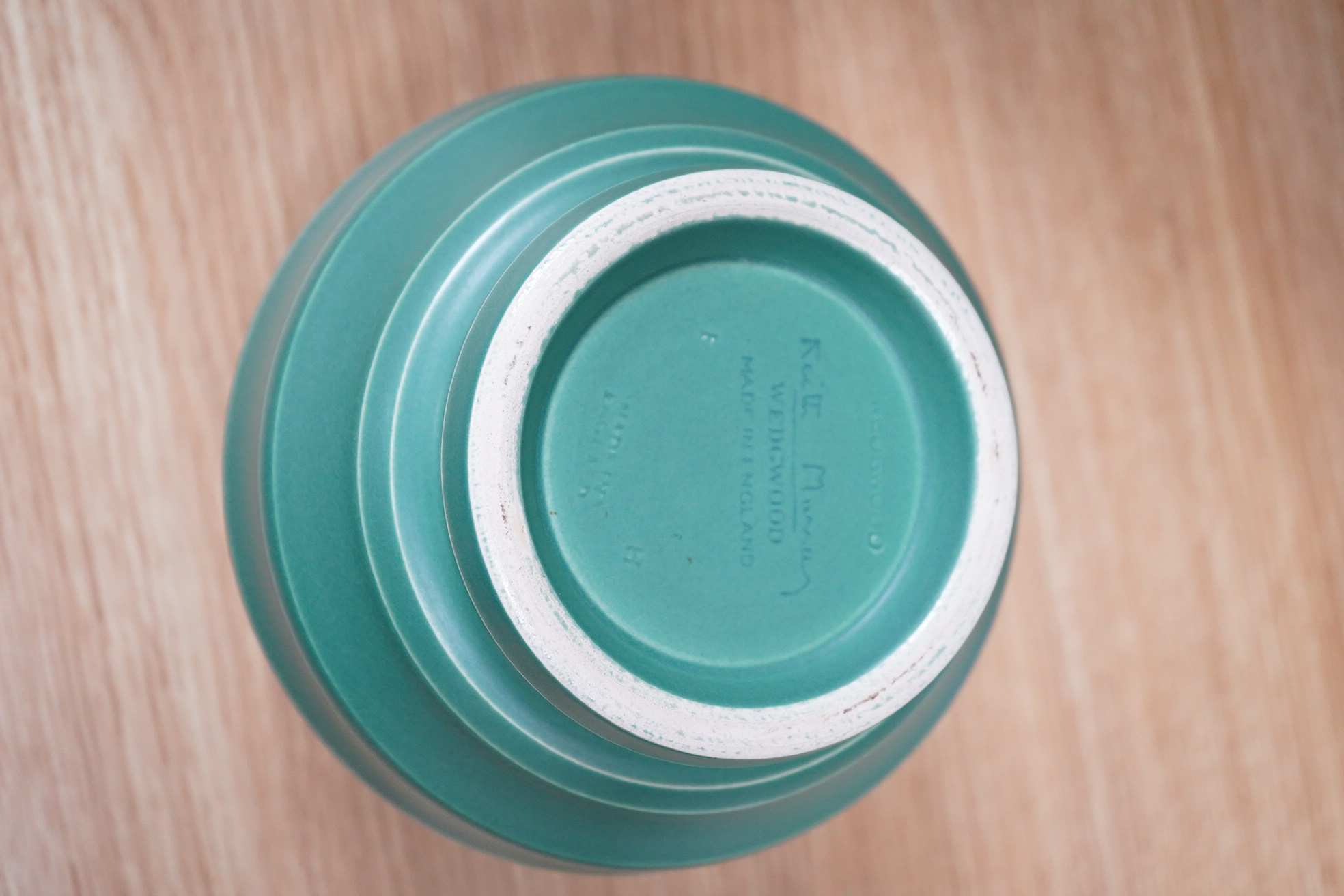 Keith Murray for Wedgwood globe vase in green, 16cm high